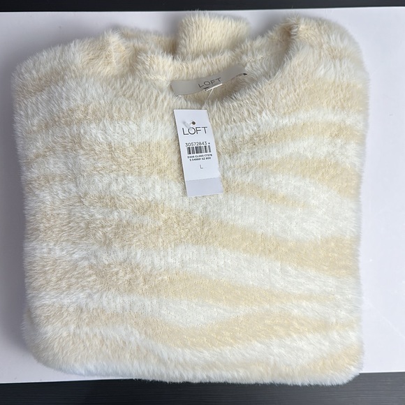 NWT Loft soft Nylon sweater - Picture 9 of 10